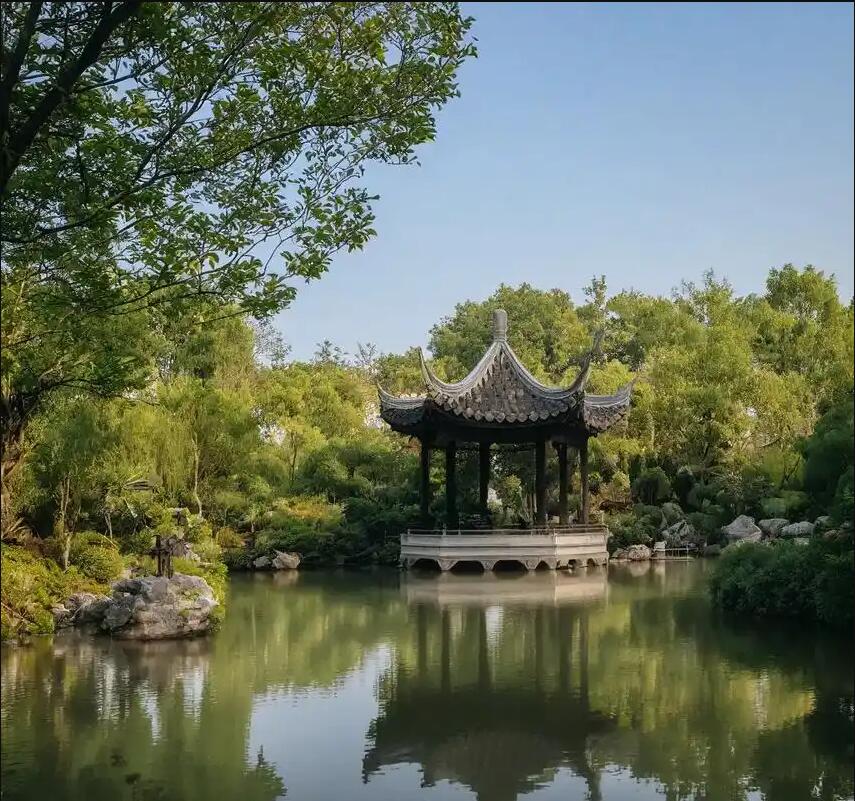 攀枝花东逃离餐饮有限公司